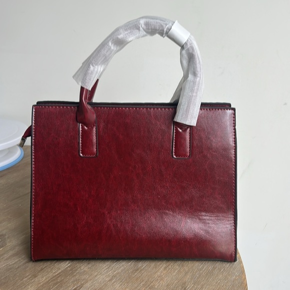 Faux Croc Burgandy Crossbody Handbag NWT - Picture 6 of 17